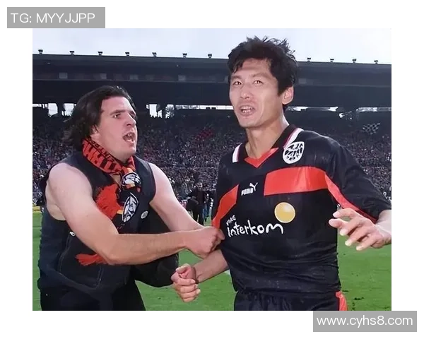 杨晨在足球场上的精彩瞬间与职业生涯回顾